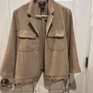 New with tags. Jacket like top for women. Very stylish . Very light.